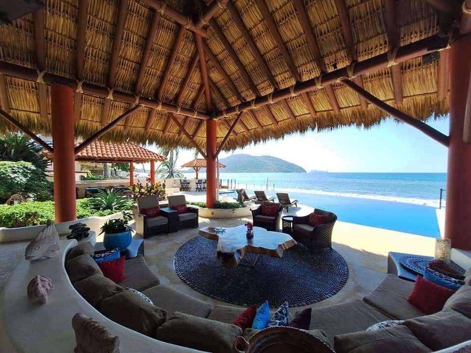 casa frente al mar en Barra de Potosí Guerrero