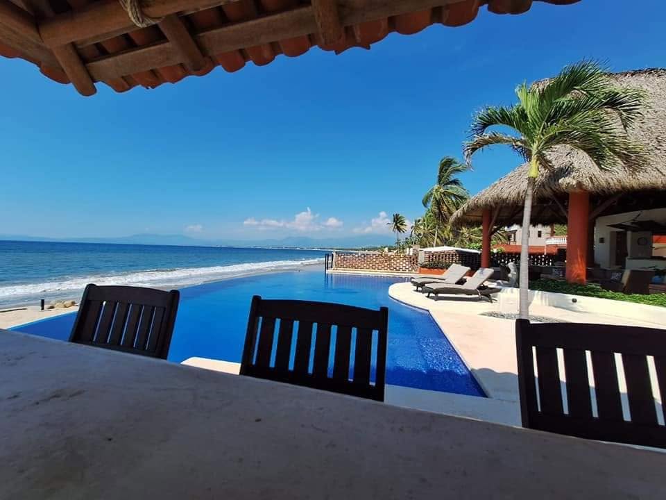 Poolside dining with Pacific Ocean view