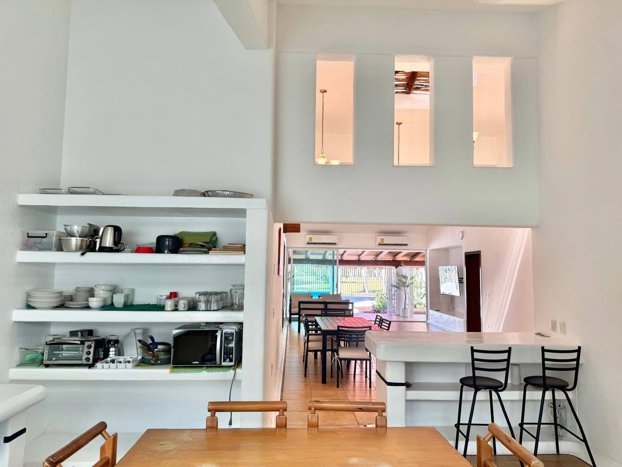 Kitchen and breakfast bar